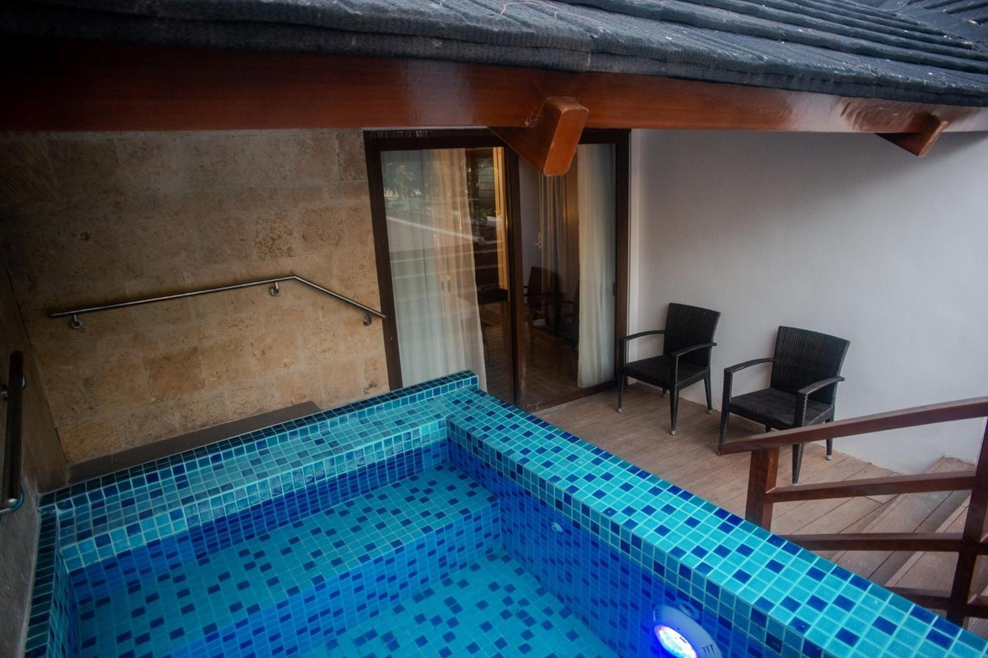 Mandarin White Sand Boracay Manoc-Manoc Bilik gambar