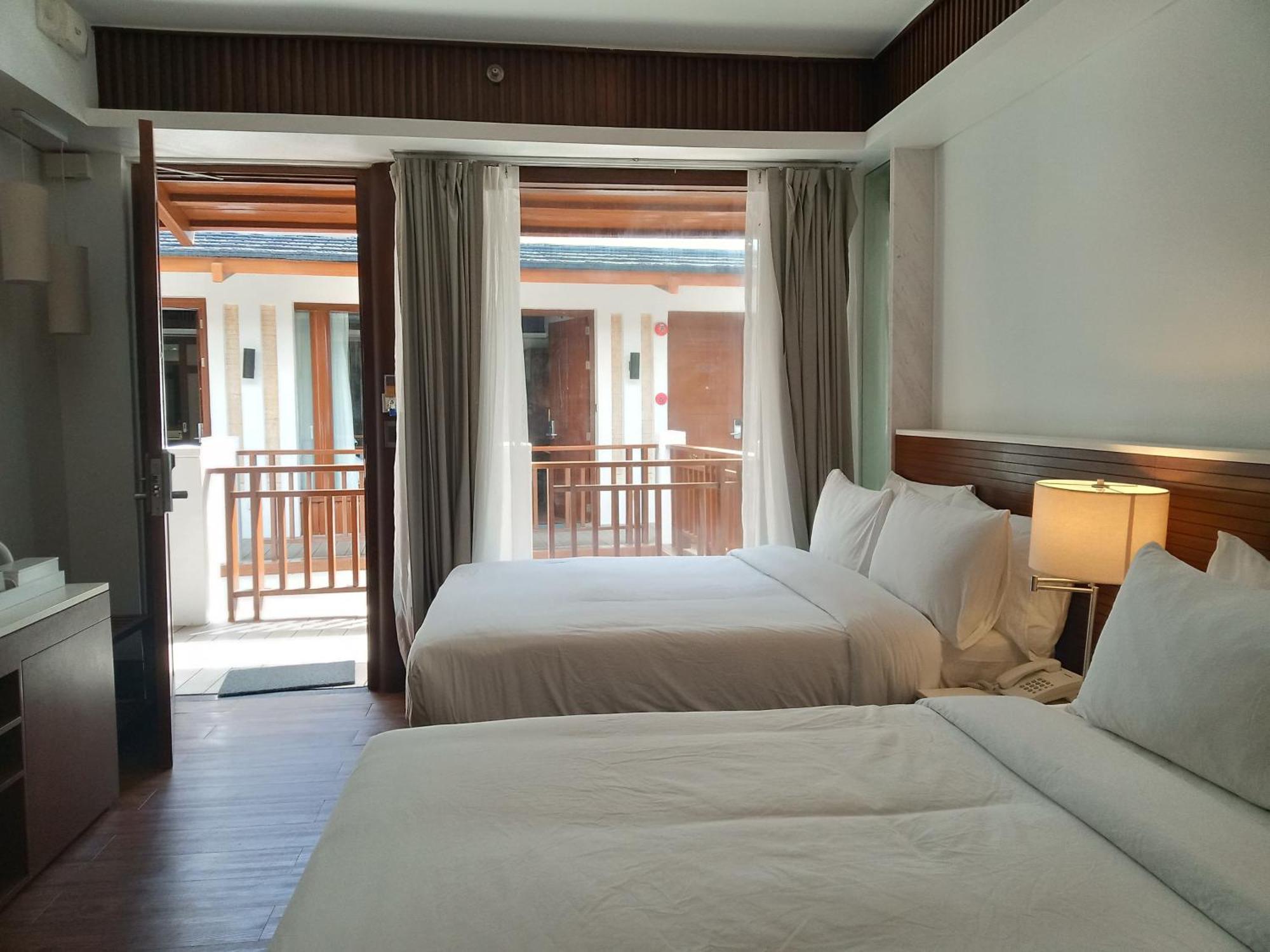 Mandarin White Sand Boracay Manoc-Manoc Bilik gambar